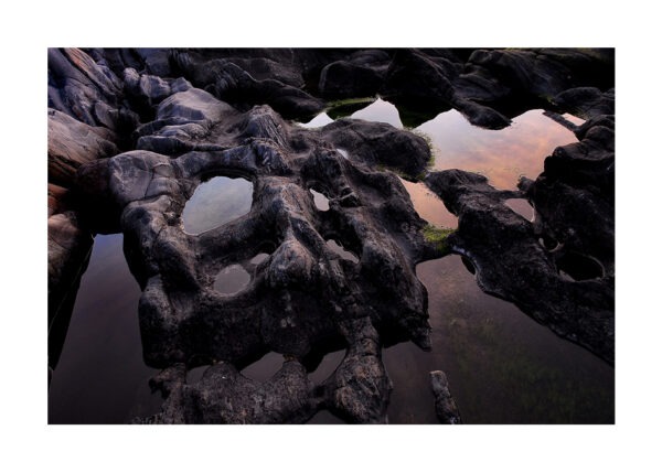 Reflexer mellan stenarna, Naturfoto