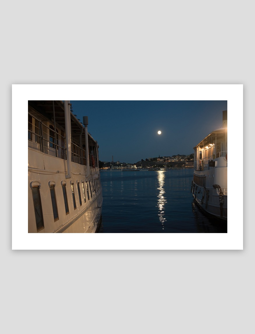 Båtar o fullmåne, Stockholm Stadsfotografering